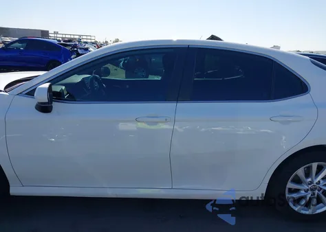 2021 Toyota Camry Le из США, поврежденный, VIN 4T1C11AK3MU580192